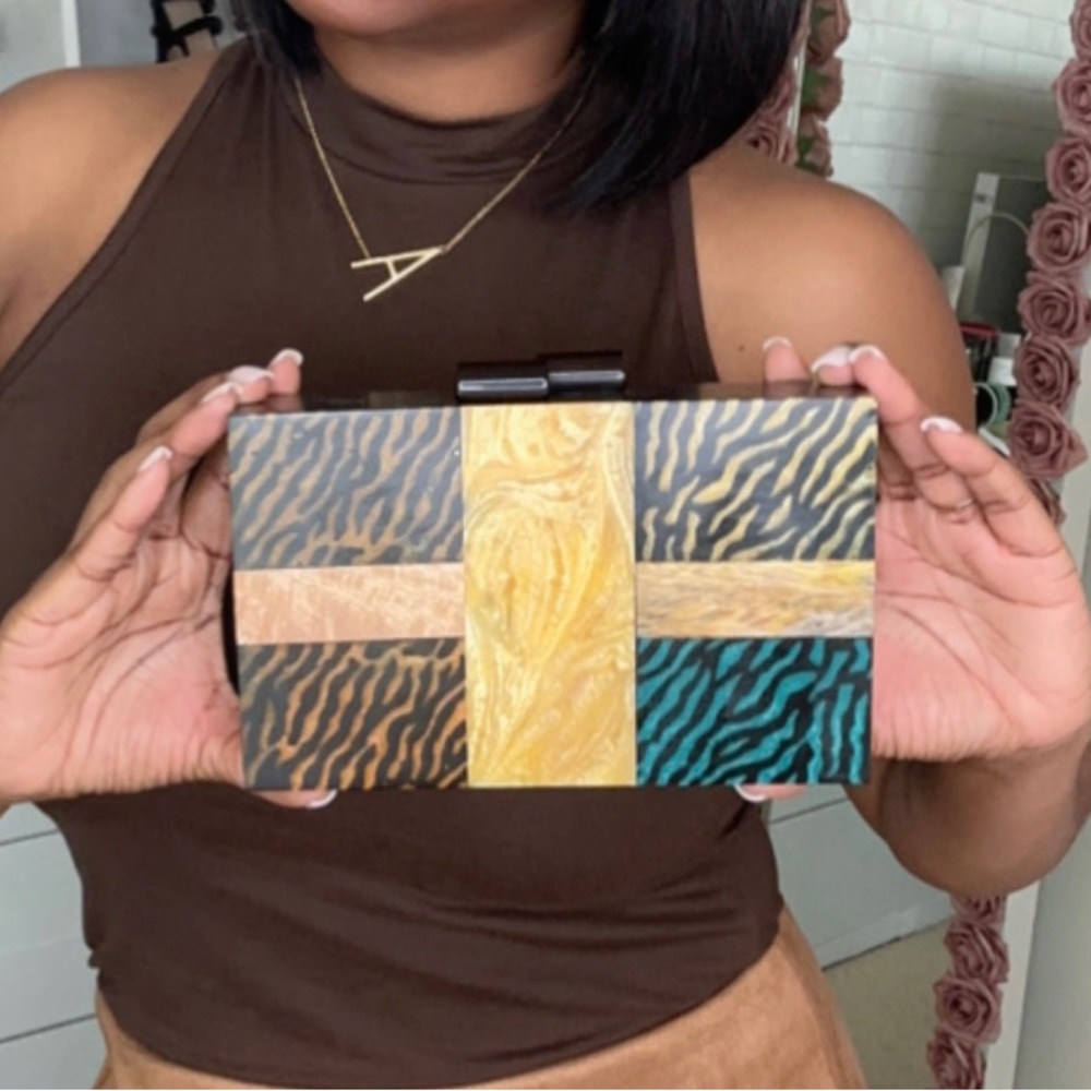 ‼️NEW Animal Print Acrylic Clutch - Picture 3 of 5